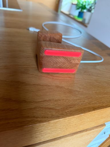 Ladegerät für Apple Watch aus Buchenholz gefertigt