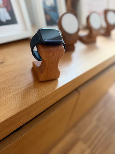 Ladegerät für Apple Watch aus Buchenholz gefertigt