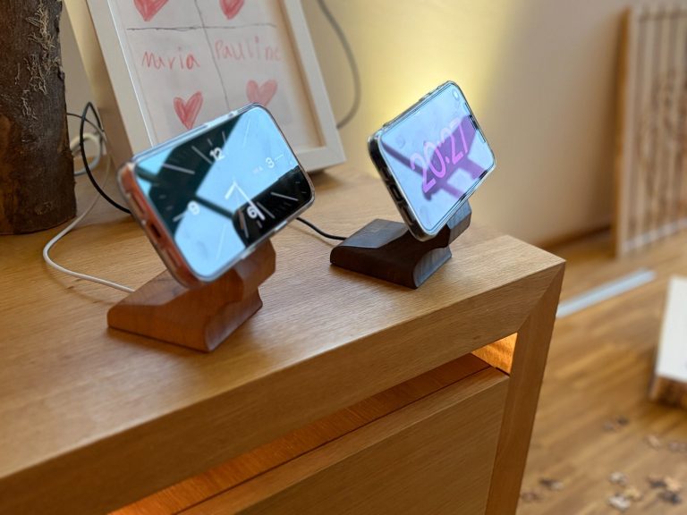 Smartphone Ladestation aus Holz