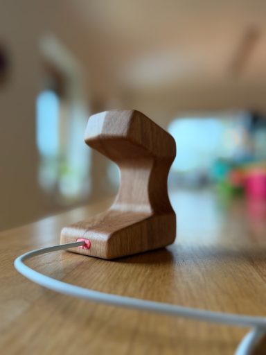 Ladegerät für Apple Watch aus Buchenholz gefertigt